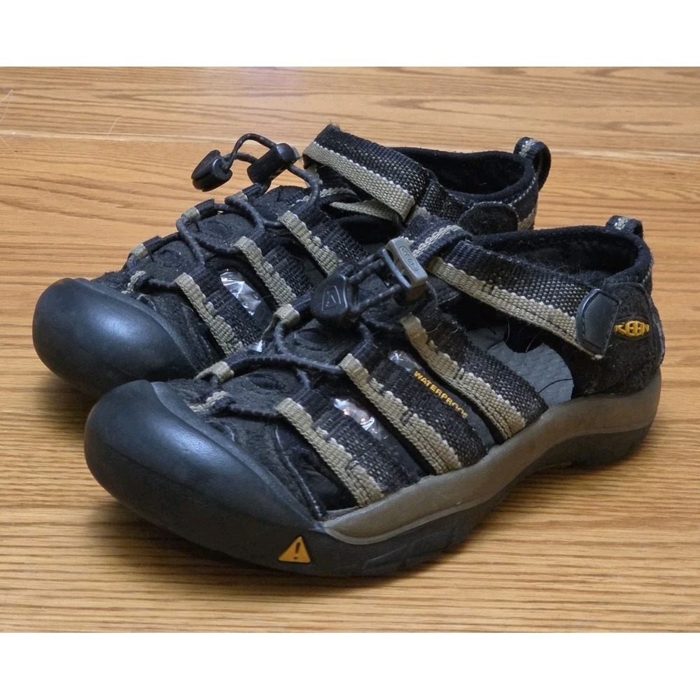 Keen Newport H2 Waterproof Trail Hiking Sandals Gray Black Boys Youth Sz 4.5 - 5
